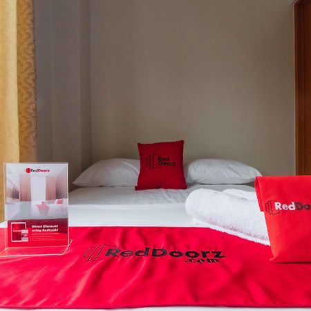 Готель Reddoorz Near Naia Terminal 1 Paranaque City Екстер'єр фото