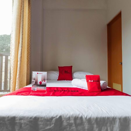 Готель Reddoorz Near Naia Terminal 1 Paranaque City Екстер'єр фото