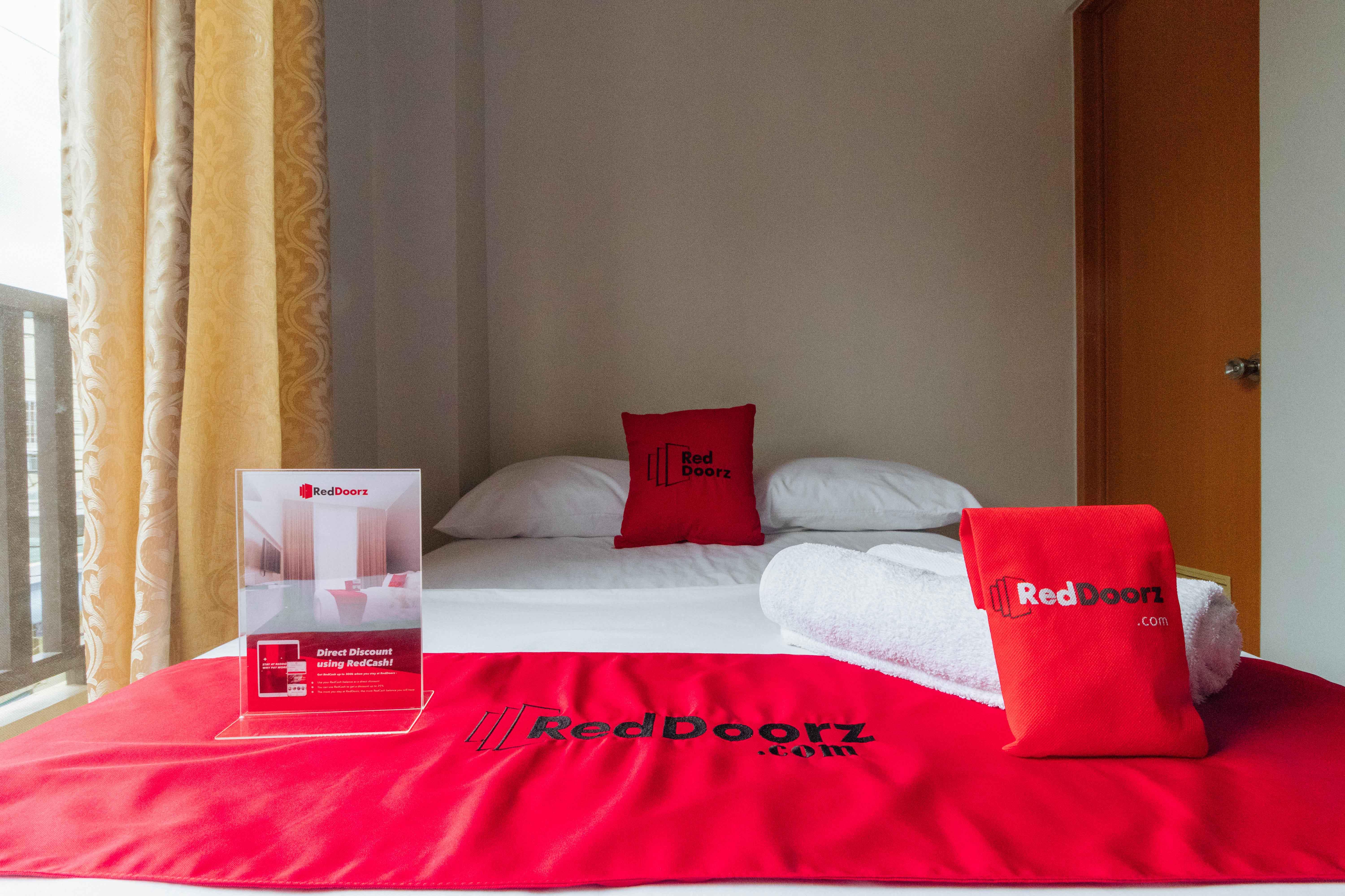 Готель Reddoorz Near Naia Terminal 1 Paranaque City Екстер'єр фото