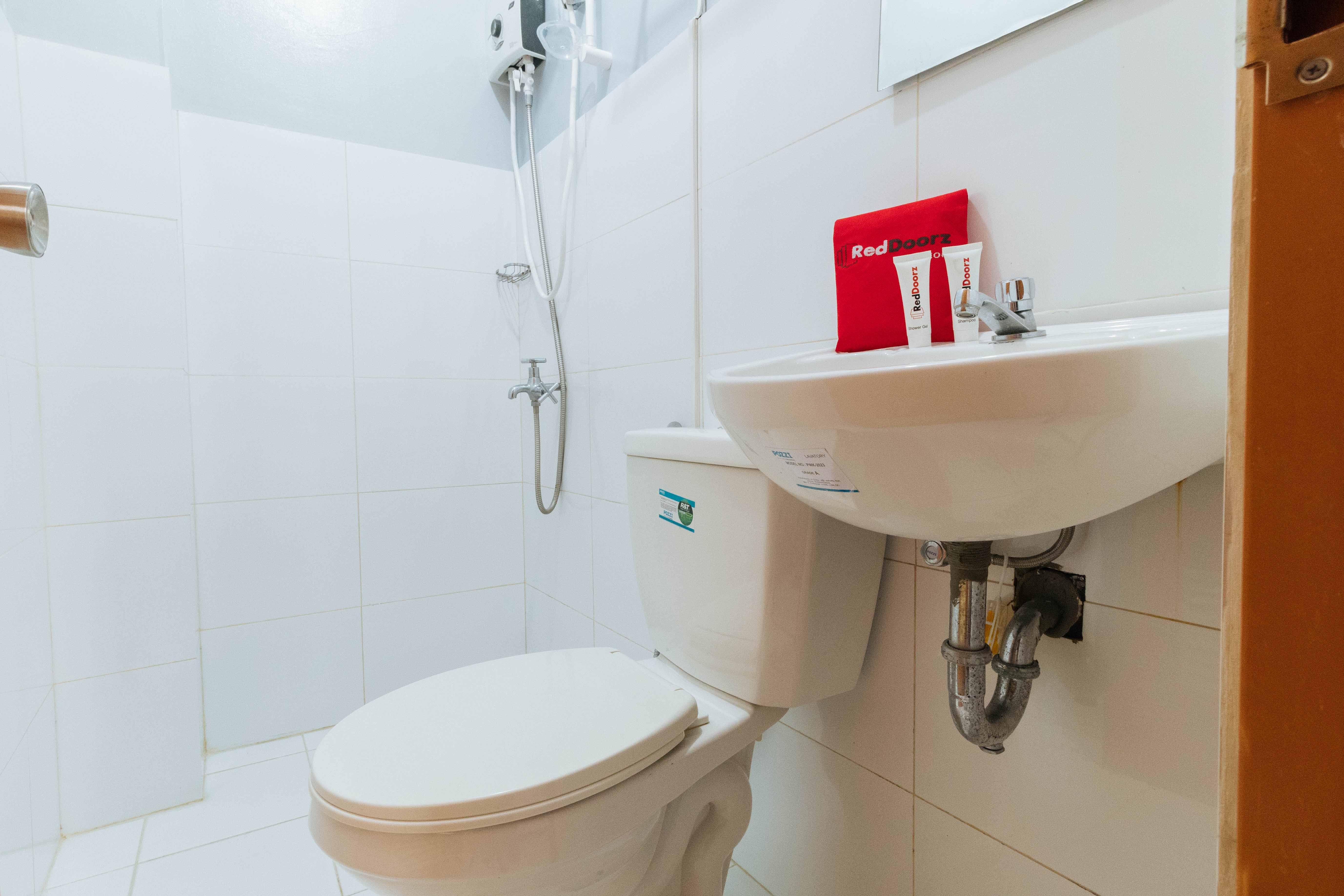 Готель Reddoorz Near Naia Terminal 1 Paranaque City Екстер'єр фото
