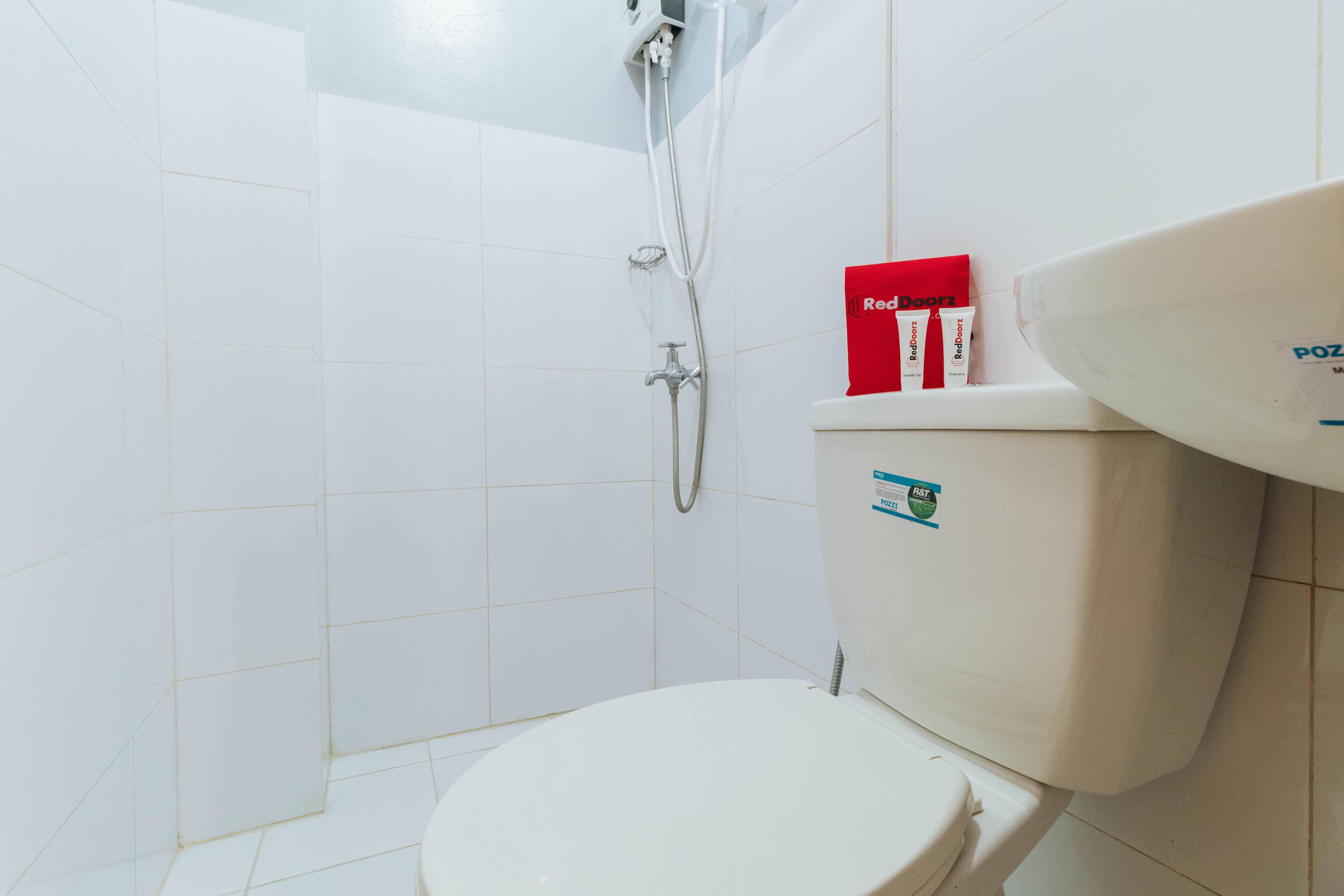 Готель Reddoorz Near Naia Terminal 1 Paranaque City Екстер'єр фото