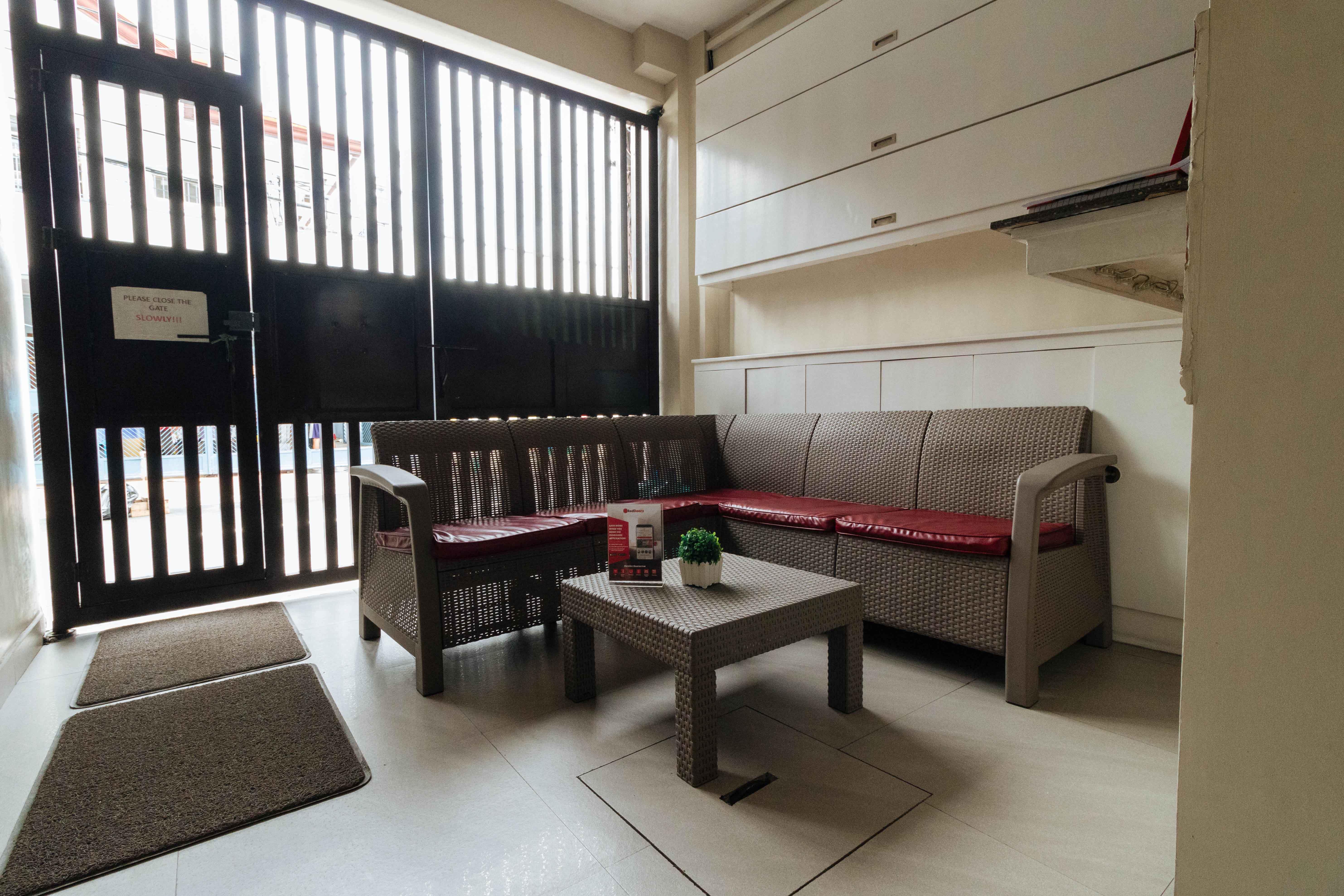 Готель Reddoorz Near Naia Terminal 1 Paranaque City Екстер'єр фото