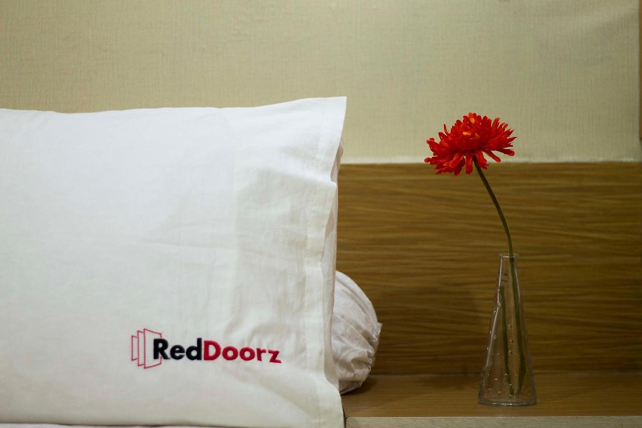 Готель Reddoorz Near Naia Terminal 1 Paranaque City Екстер'єр фото