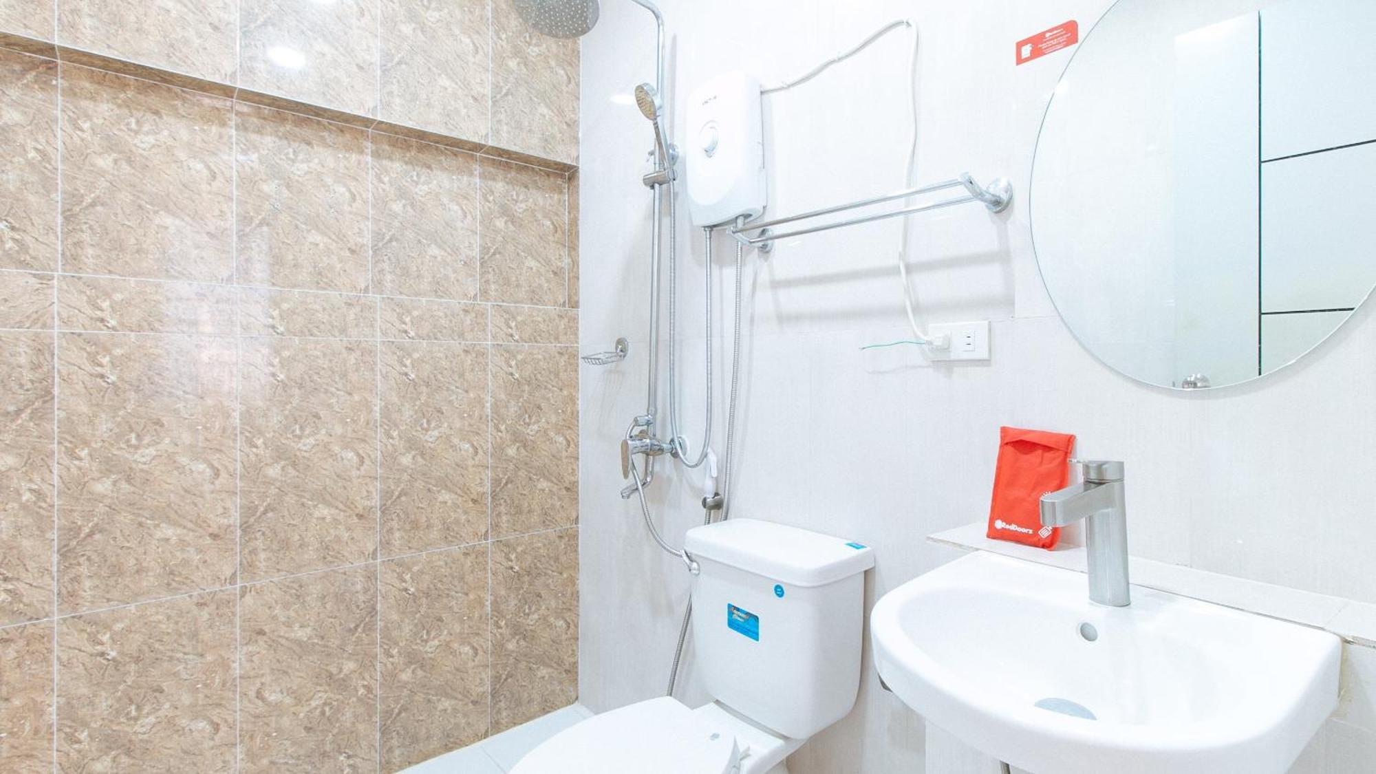 Готель Reddoorz Near Naia Terminal 1 Paranaque City Екстер'єр фото