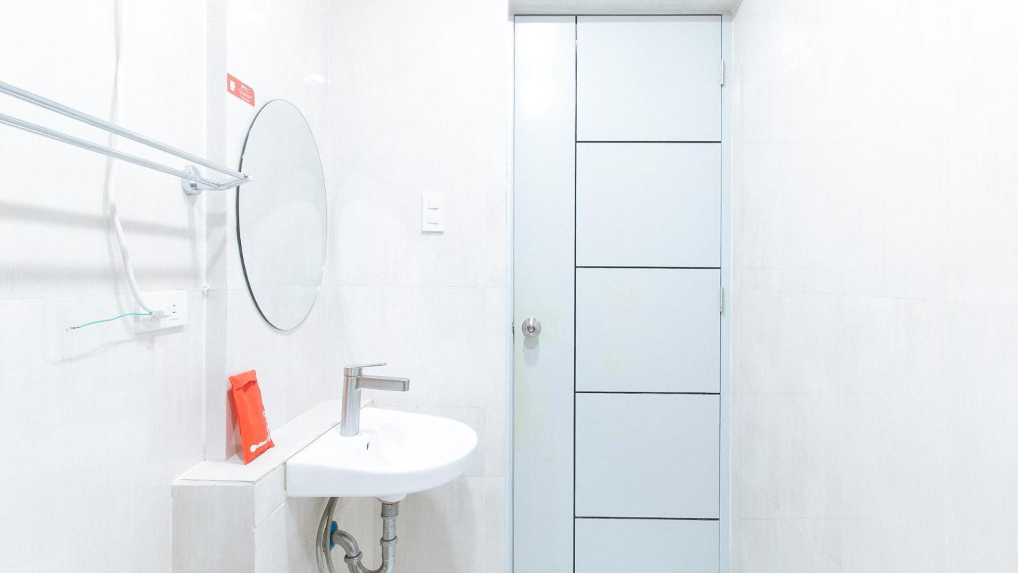 Готель Reddoorz Near Naia Terminal 1 Paranaque City Екстер'єр фото