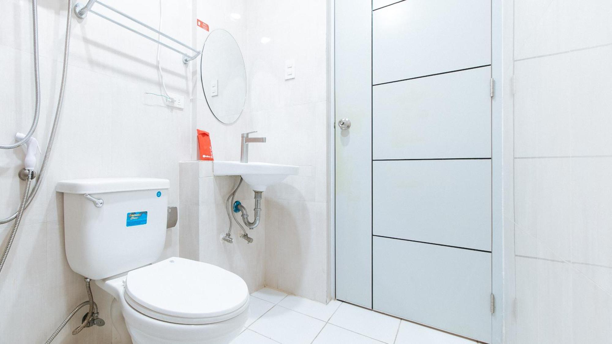 Готель Reddoorz Near Naia Terminal 1 Paranaque City Екстер'єр фото