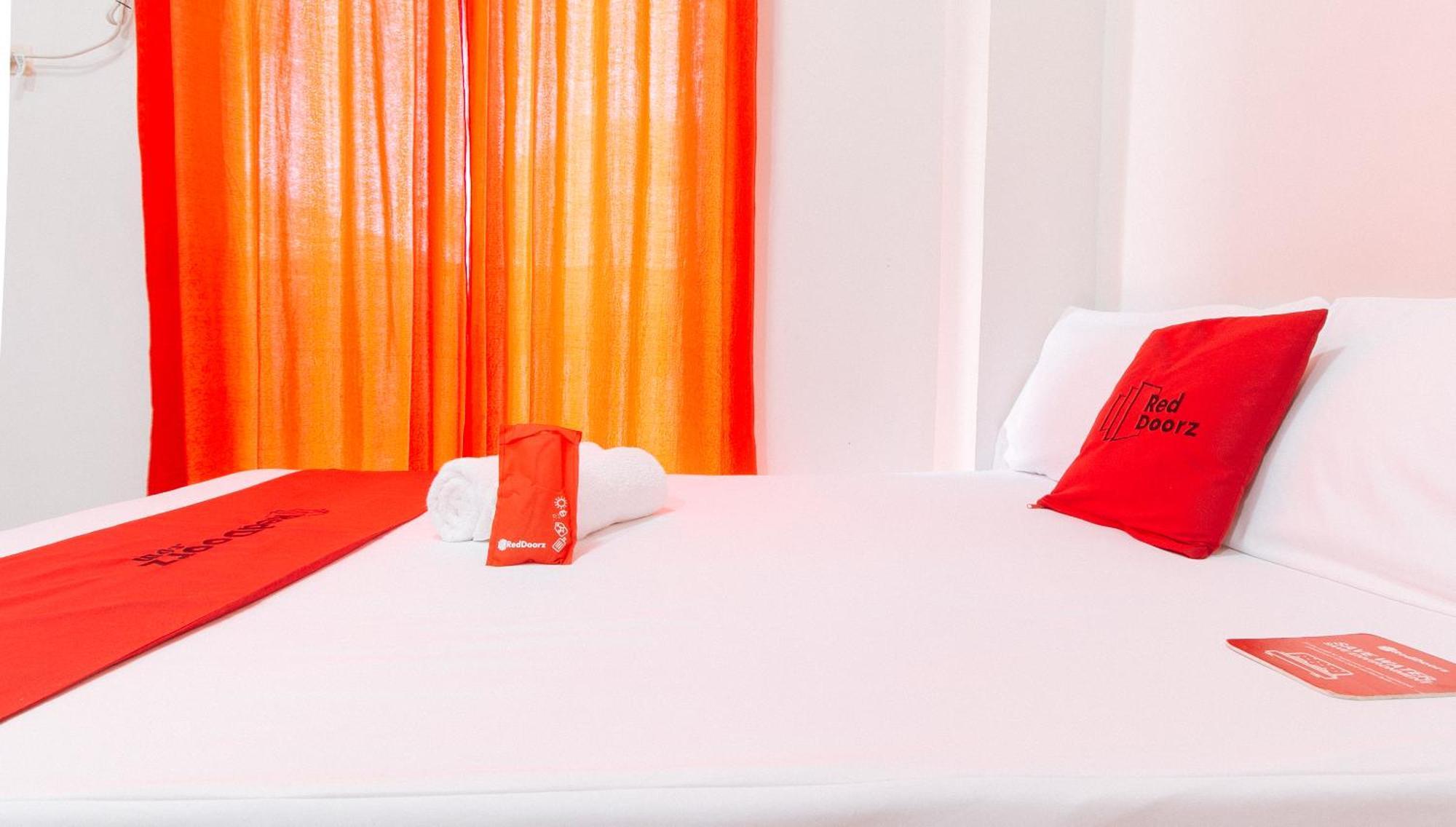 Готель Reddoorz Near Naia Terminal 1 Paranaque City Екстер'єр фото
