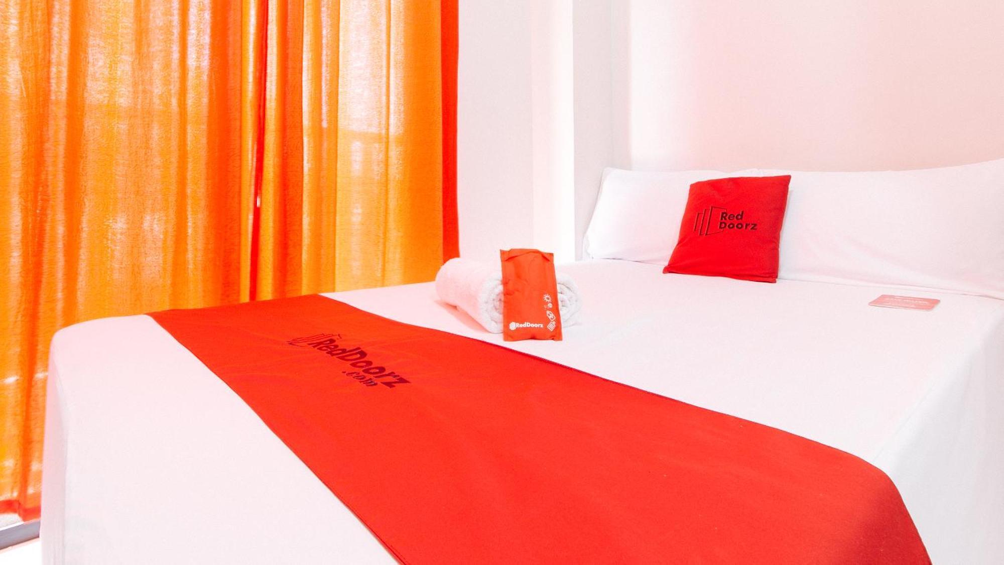 Готель Reddoorz Near Naia Terminal 1 Paranaque City Екстер'єр фото