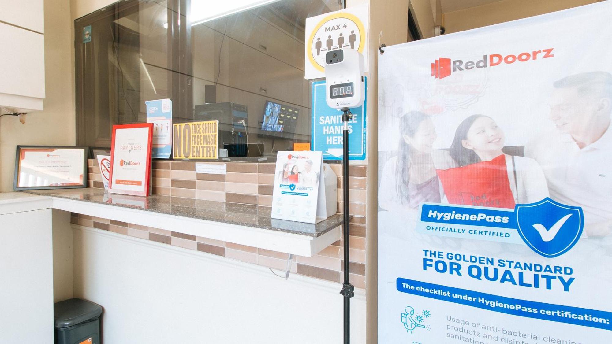 Готель Reddoorz Near Naia Terminal 1 Paranaque City Екстер'єр фото