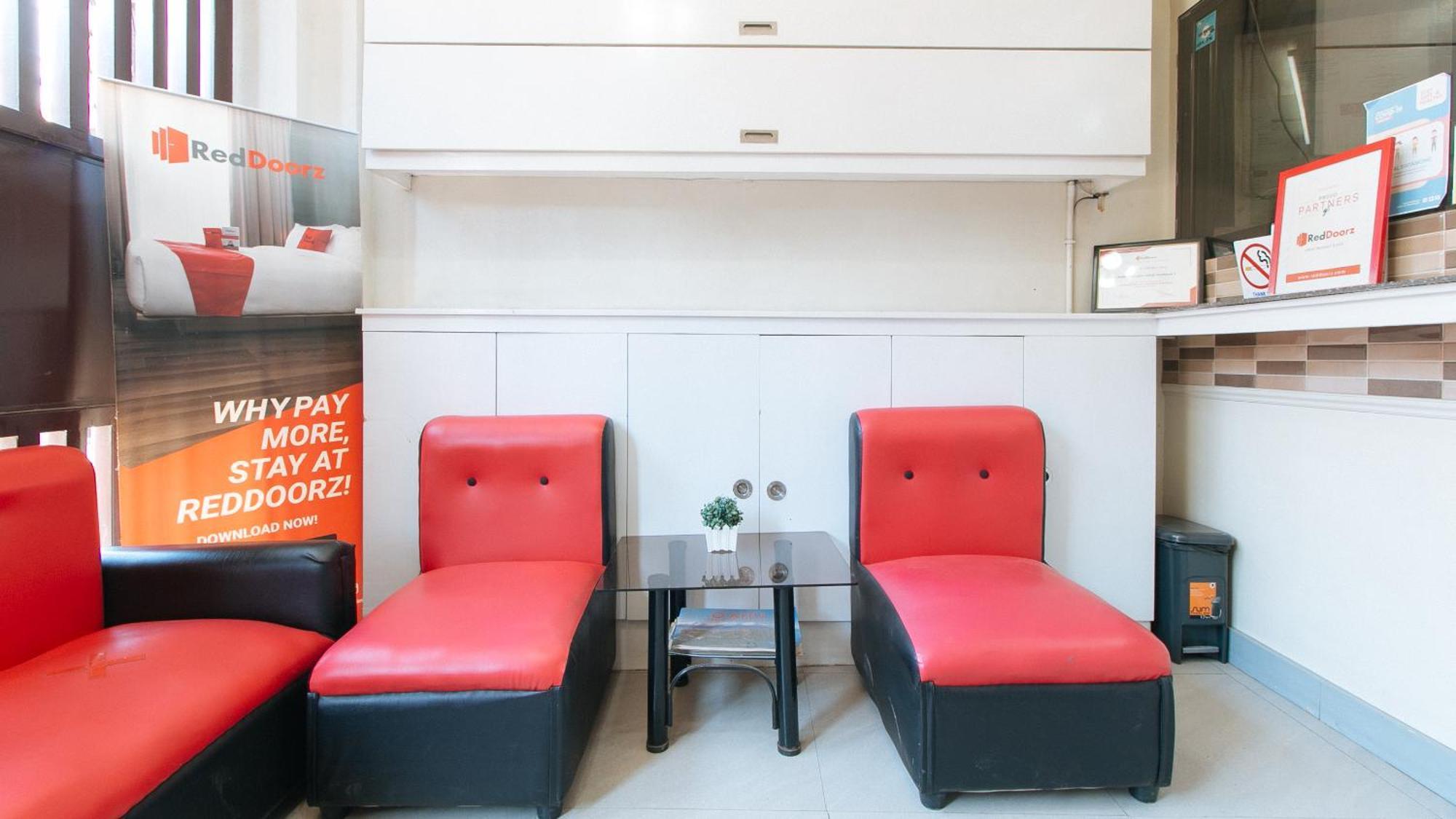 Готель Reddoorz Near Naia Terminal 1 Paranaque City Екстер'єр фото